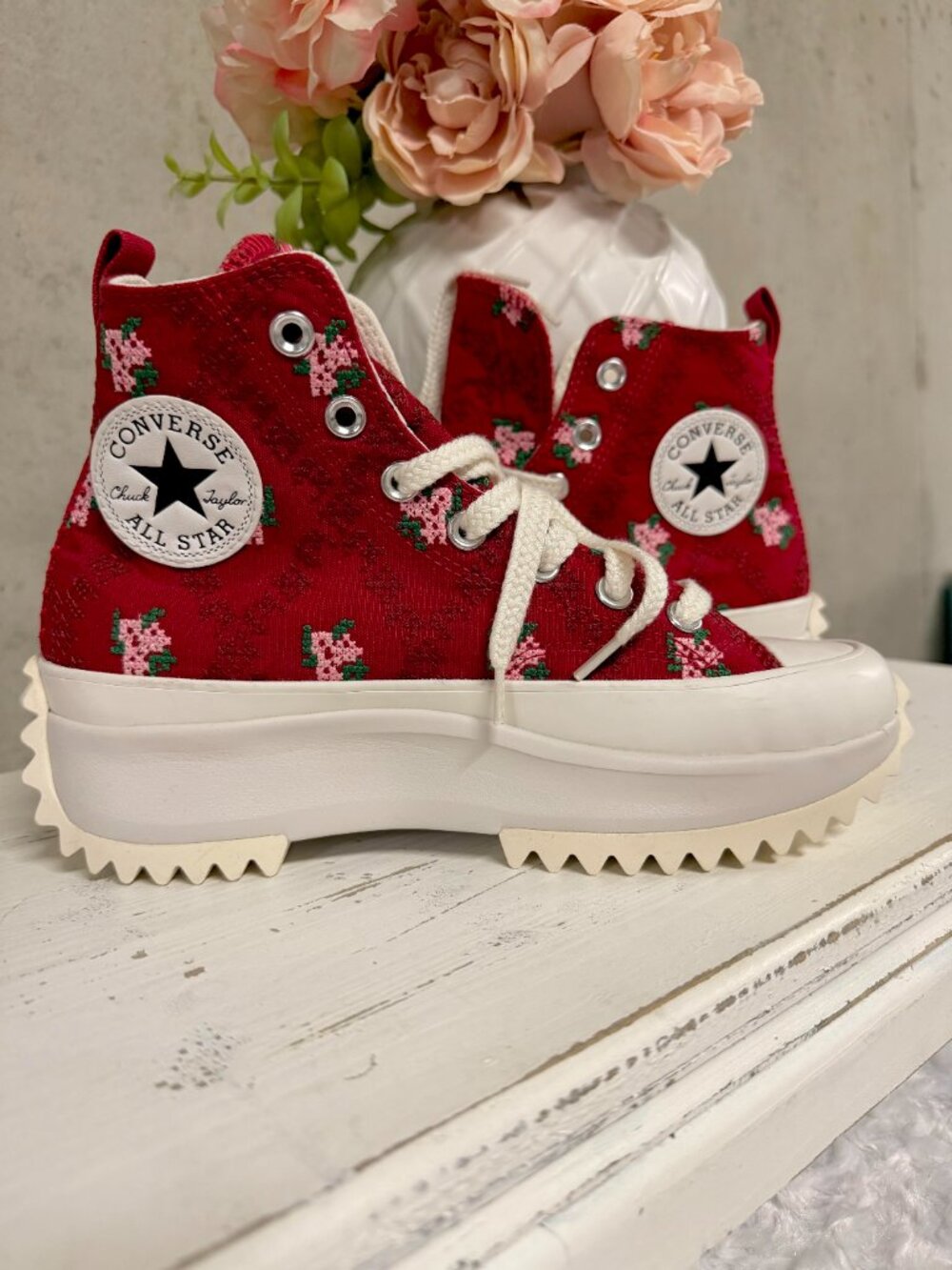 NWOT Converse Chuck Taylor Run Star Hike Platform Rose Cross Stitch High Tops